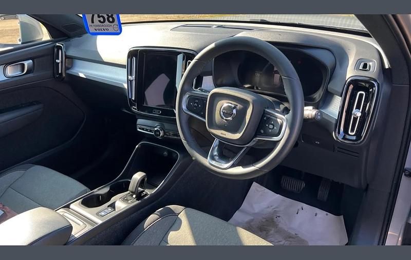 Used Volvo XC40 Core 161 HP (118 kW) 2023 Silver SUV