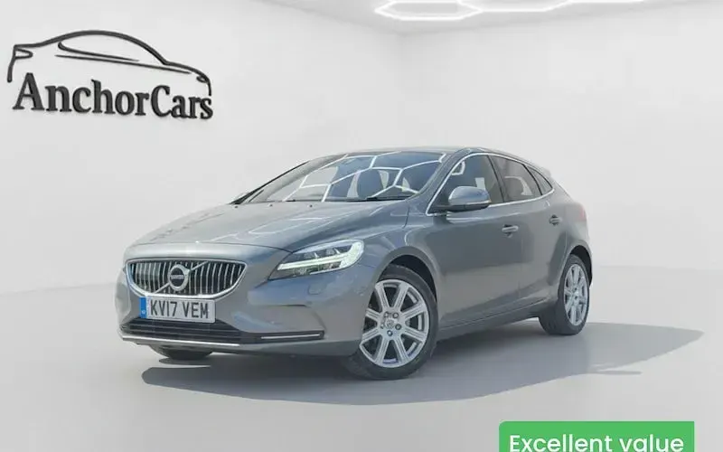 Used Volvo V40 Inscription 150 HP (110 kW) 2019 Hatchback