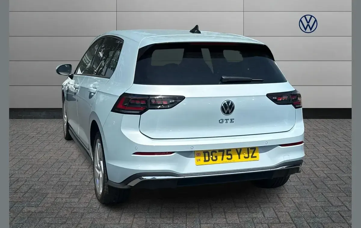 Used VW Golf VIII GTE 267 HP (196 kW) 2025 Blue Hatchback