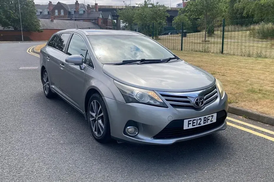 Used Toyota Avensis 124 HP (91 kW) 2012 Grey Estate