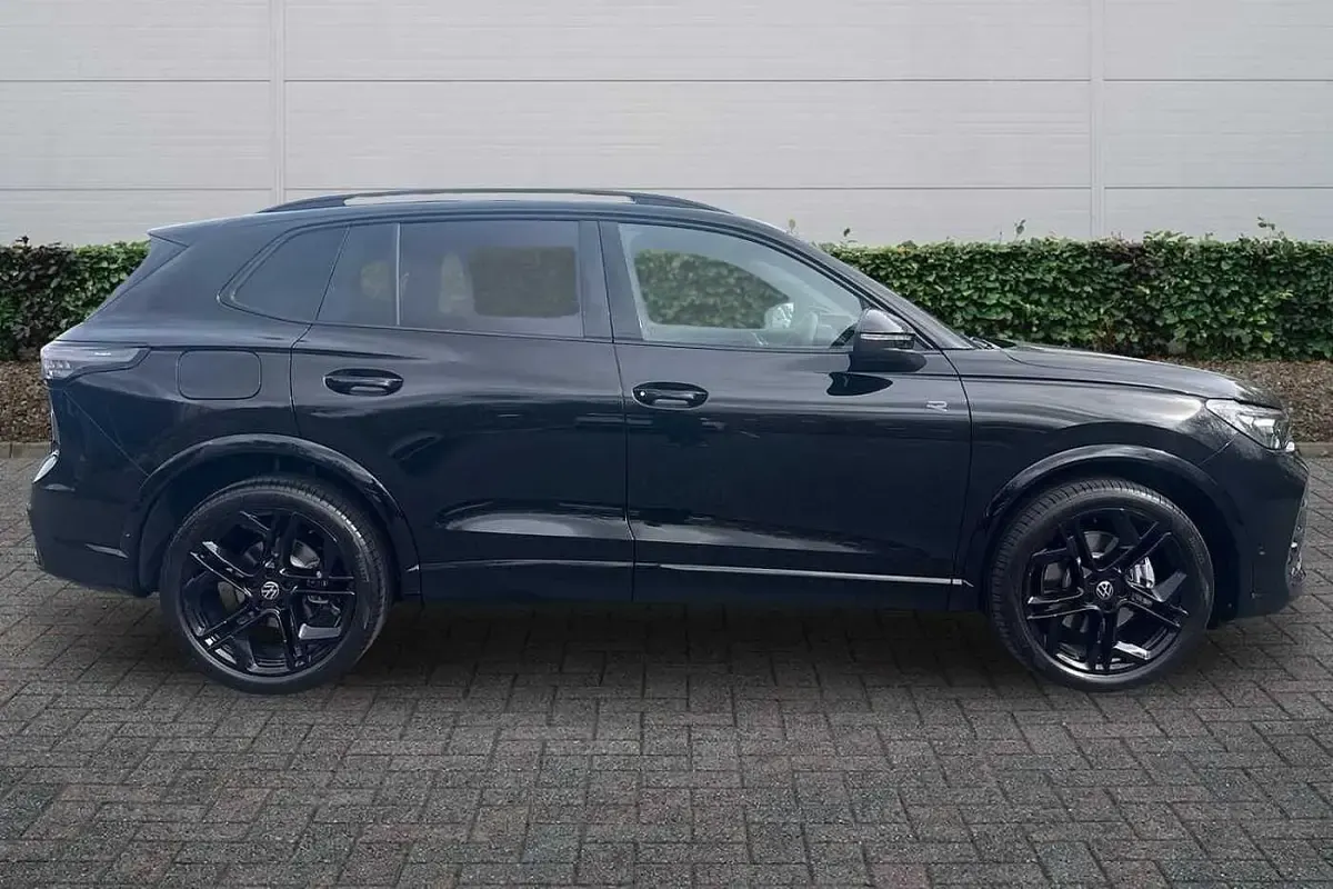 Used VW Tiguan R-line 150 HP (110 kW) 2026 Grenadilla black SUV