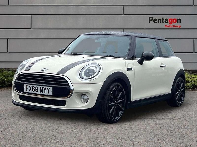 Used Mini Cooper Classic 134 HP (98 kW) 2018 White Hatchback