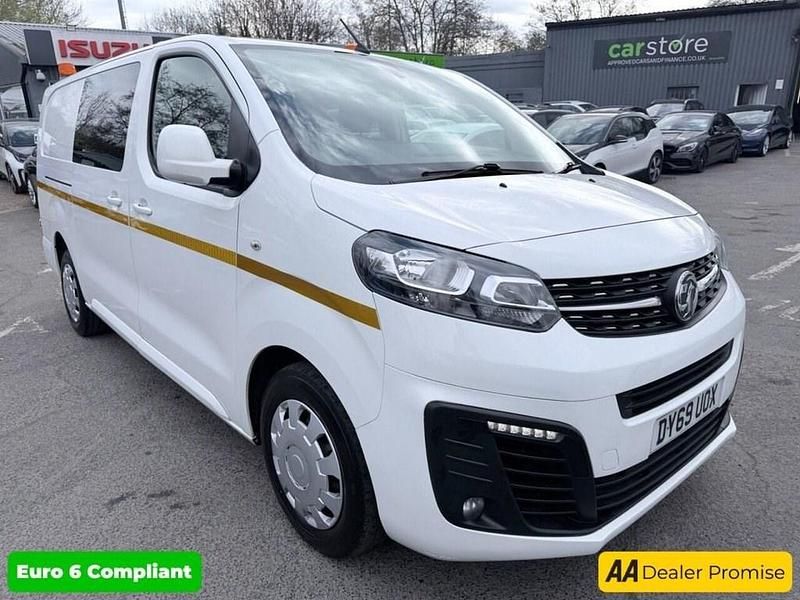 Second-hand Vauxhall Vivaro Sportive 2019 Alb Monovolum