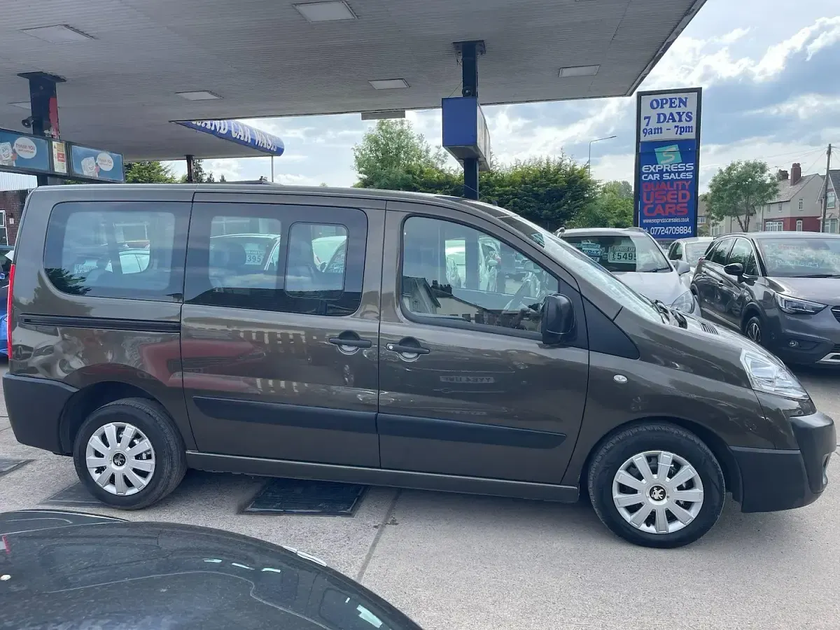 Used Peugeot TePee Comfort 2015 Brown MPV