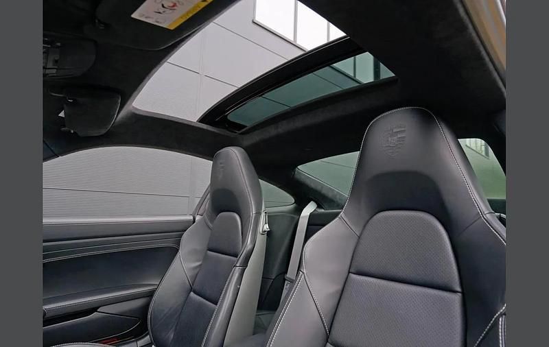 Usado Porsche 911 532 HP (391 kW) 2018 Amarelo Coupé