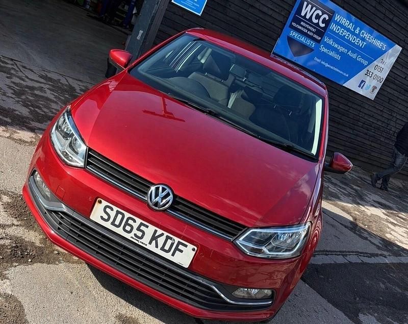 Used VW Polo SE 60 HP (44 kW) 2015 Red Hatchback