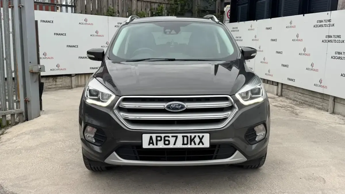 Usado Ford Kuga Titanium 182 CV (133 kW) 2018 Gris SUV