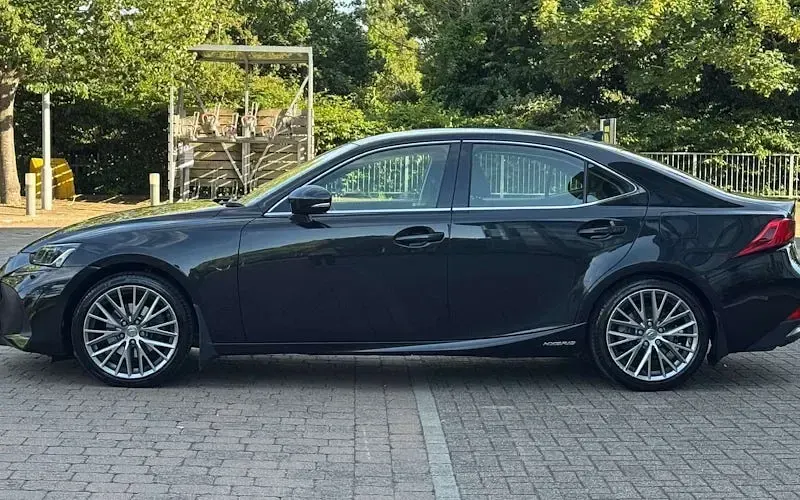 Used Lexus IS300h 223 HP (164 kW) 2017 Black Sedan
