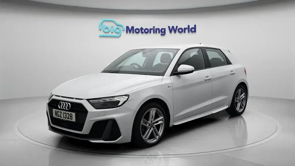 Used Audi A1 Sportback S-Line 116 HP (85 kW) 2019 White Hatchback