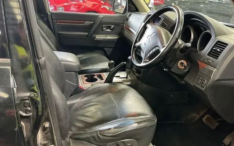 Used Mitsubishi Shogun 200 HP (147 kW) 2013 Black SUV
