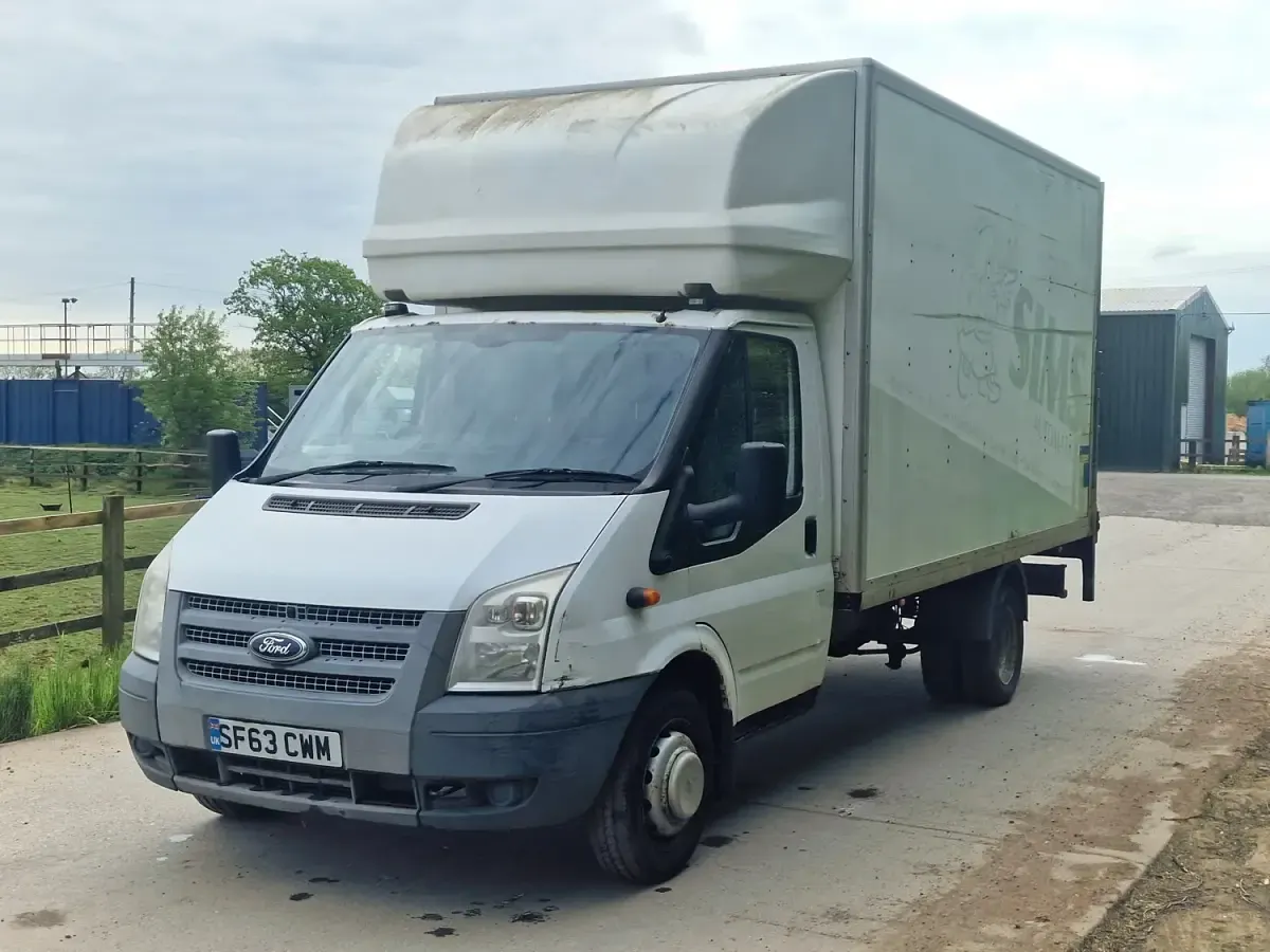 Used Ford Transit 125 HP (91 kW) 2013 White Cabriolet