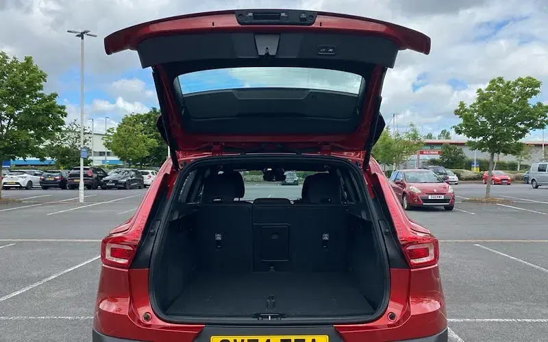 Used Volvo XC40 Plus 197 HP (144 kW) 2024 Red SUV