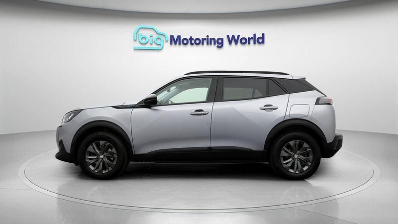 Używany Peugeot e-2008 Active+ 98 kW (134 KM) 2022 Szary SUV