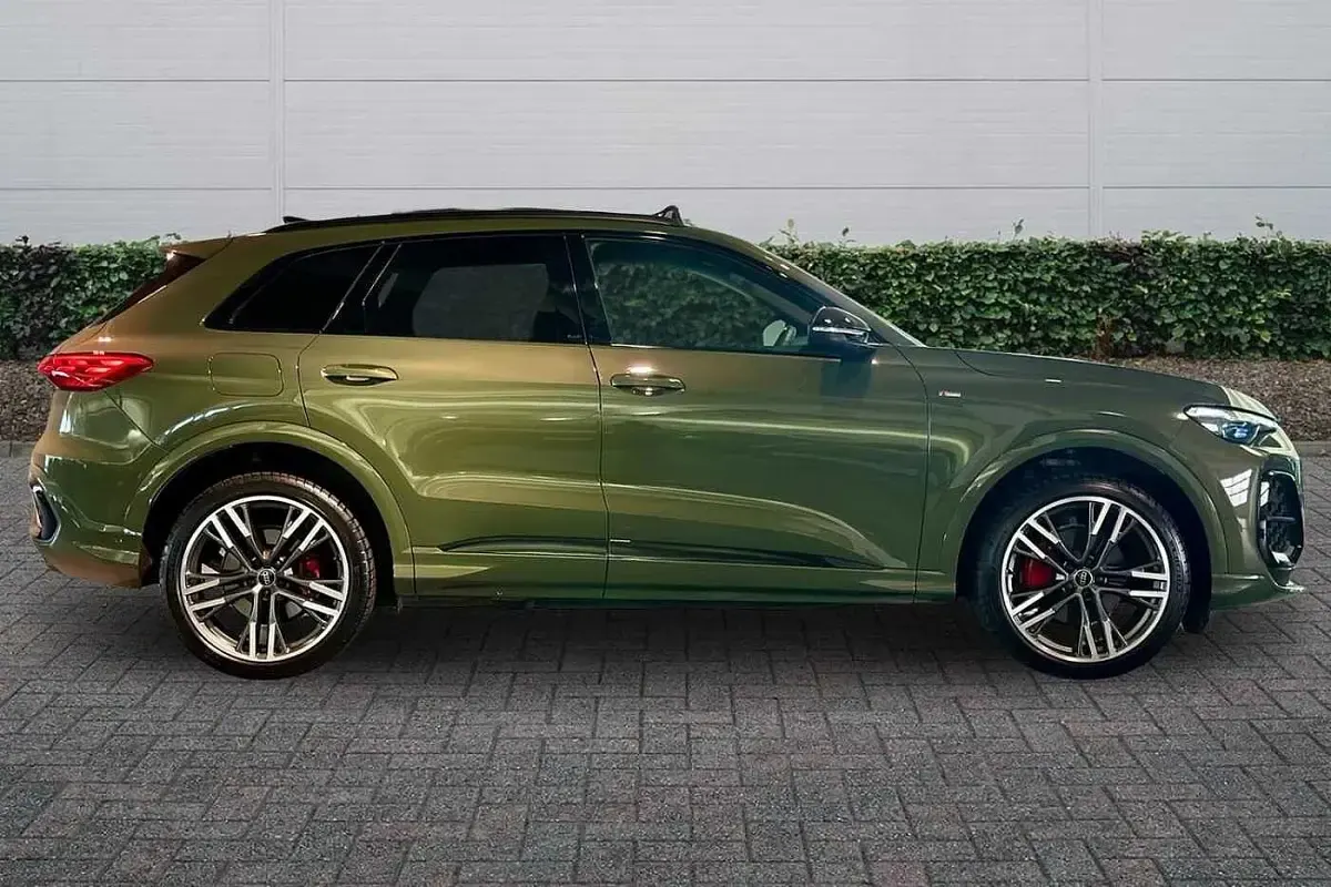 Used Audi Q5 Advanced 200 HP (147 kW) 2025 Green SUV
