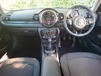 Usado Mini Cooper Clubman Classic 136 CV (100 kW) 2019 Rojo Familiar
