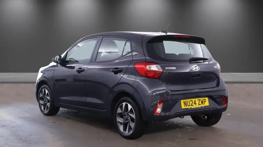 Used Hyundai i10 Advanced 79 HP (58 kW) 2024 Grey Hatchback