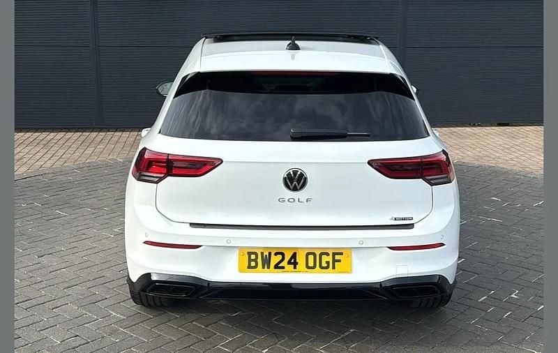 Second-hand VW Golf VIII Black Edition 190 CP (139 kW) 2024 Alb Hatchback