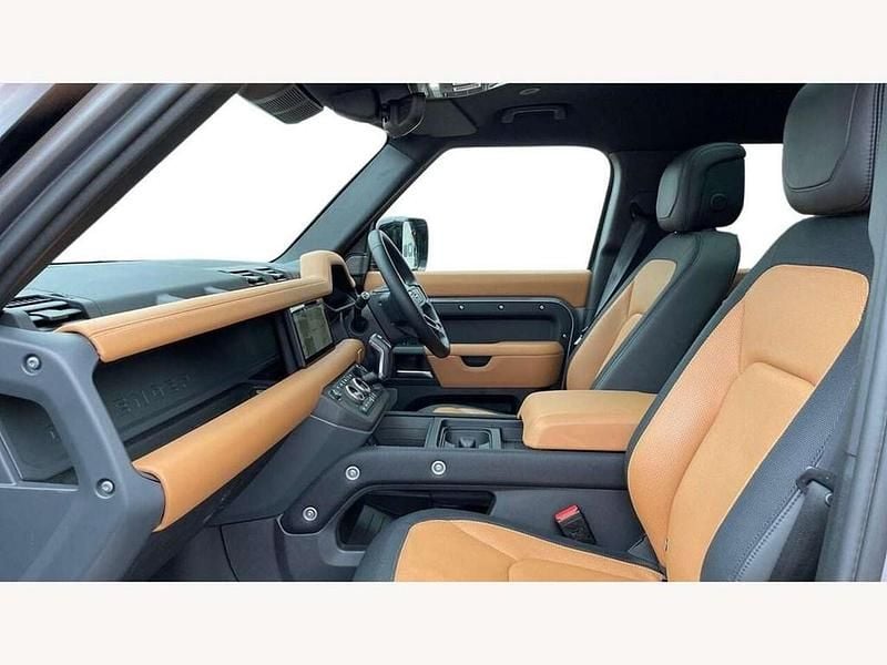 Used Land Rover Defender SE Dynamic 250 HP (183 kW) 2024 Grey SUV