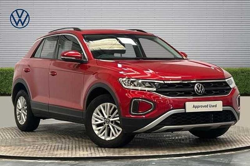 Used VW T-Roc Life 110 HP (80 kW) 2023 Red SUV