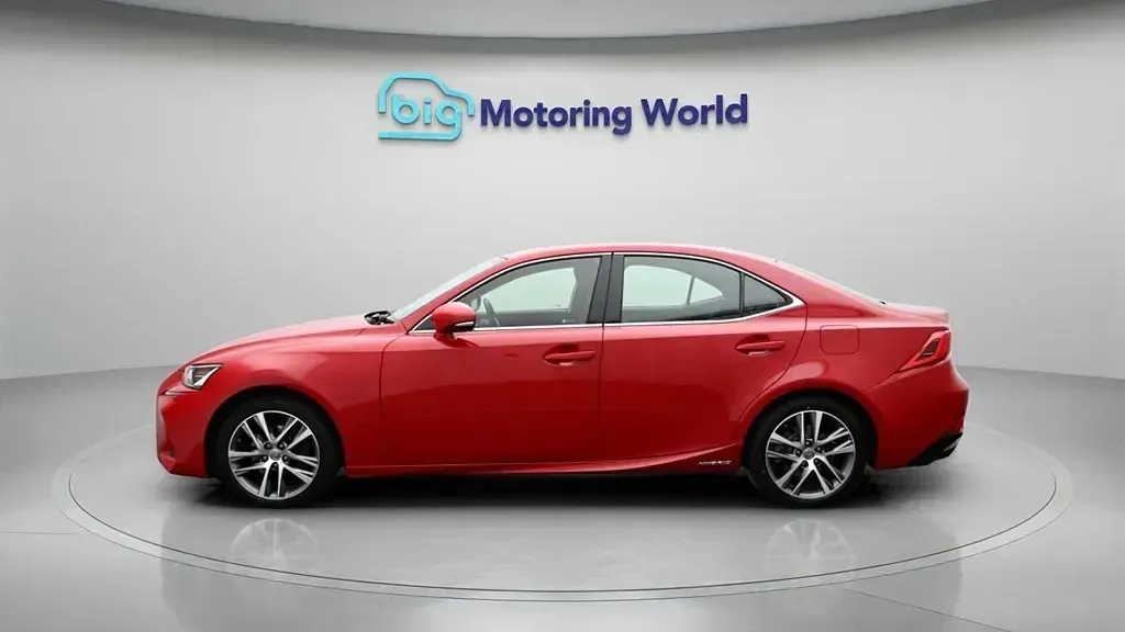 Gebraucht Lexus IS300h 223 PS (164 kW) 2020 Rot Limousine