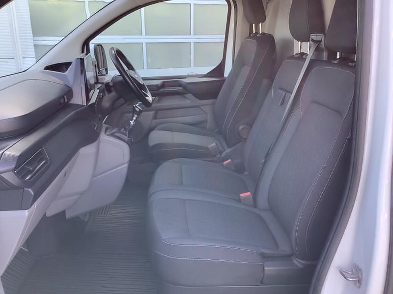 Used Ford Transit Custom Limited 150 HP (110 kW) 2024 White Van