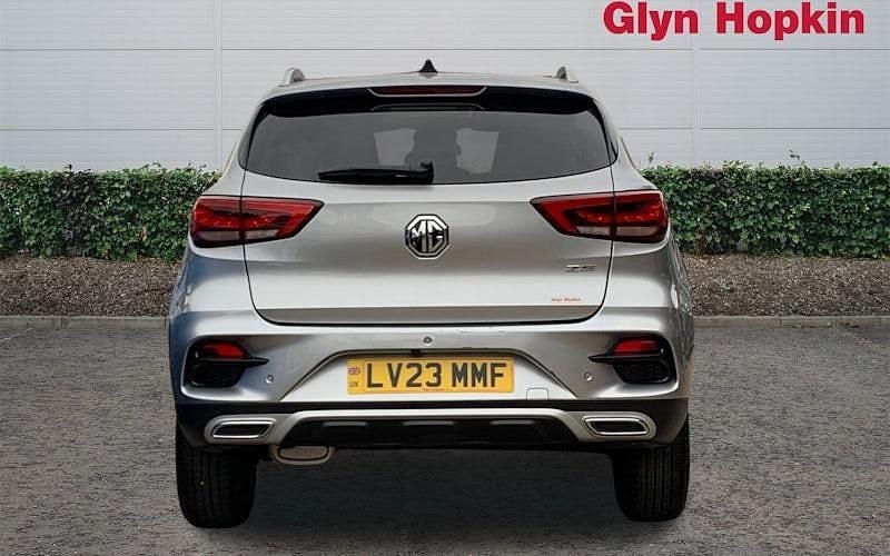 Usado MG ZS Exclusive 111 HP (81 kW) 2023 Prateado SUV