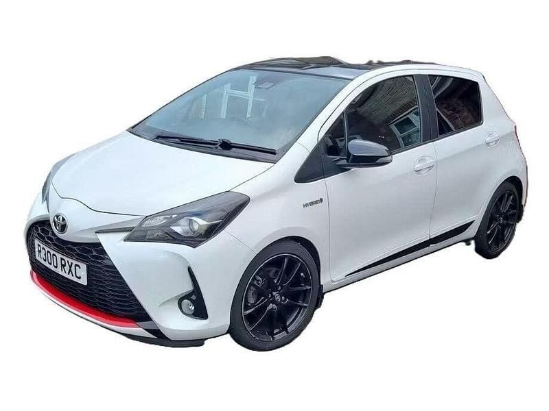 Used Toyota Yaris Hybrid Sport 2019 White Hatchback