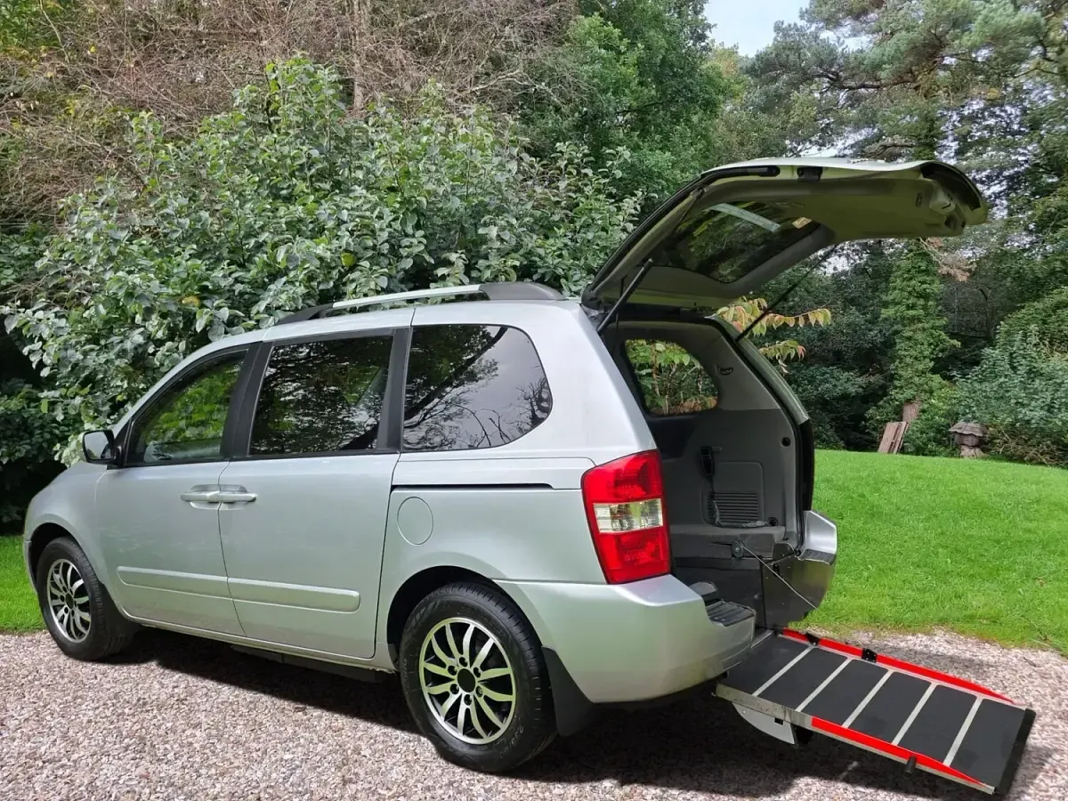 Used Kia Sedona 192 HP (141 kW) 2011 Silver MPV