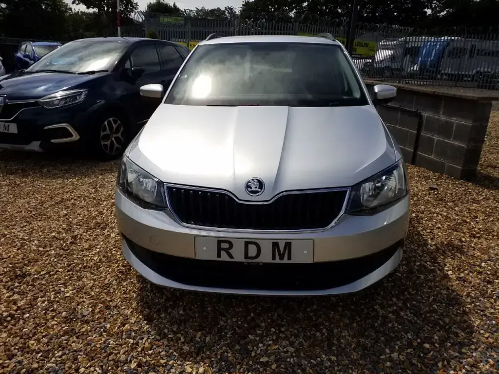 Used Skoda Fabia SE 95 HP (69 kW) 2018 Silver Estate