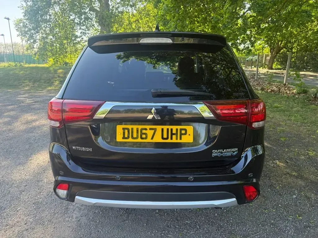 Used Mitsubishi Outlander 200 HP (147 kW) 2017 Black SUV