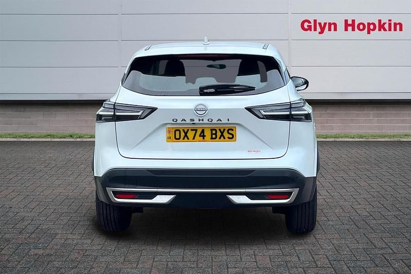 Used Nissan Qashqai Acenta Premium 2025 White SUV