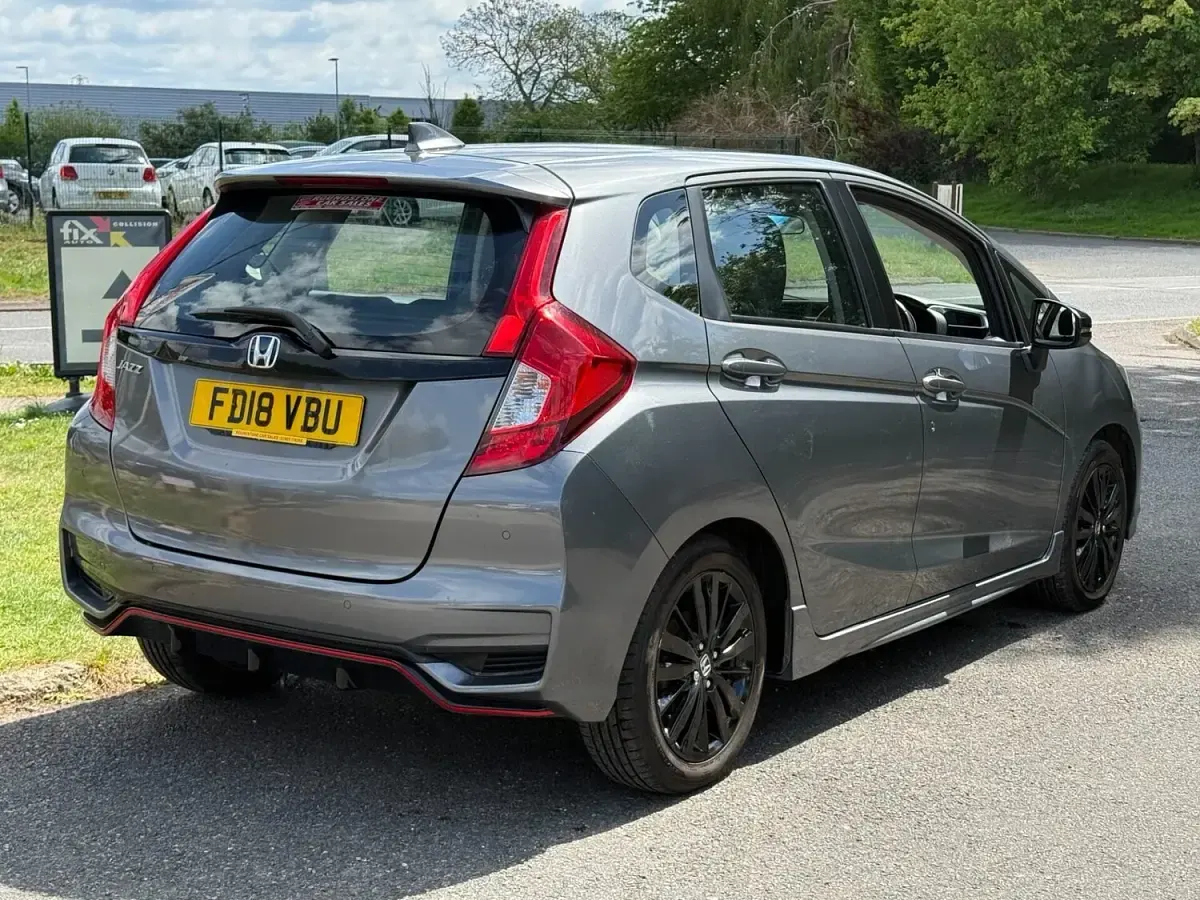 Used Honda Jazz Sport 130 HP (95 kW) 2018 Grey Hatchback