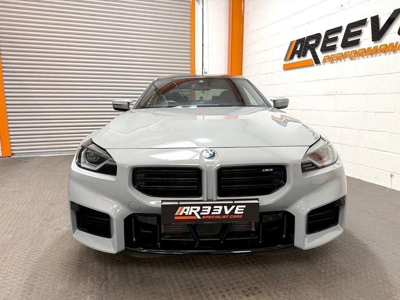 Begagnad BMW M2 Shadowline 460 HK (338 kW) 2023 Grå Sportkupé