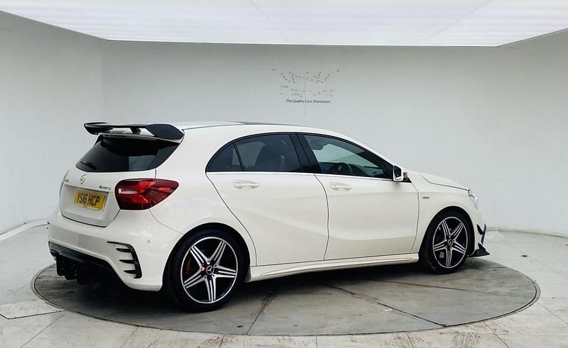 Begagnad Mercedes A250 AMG 2016 Vit Halvkombi