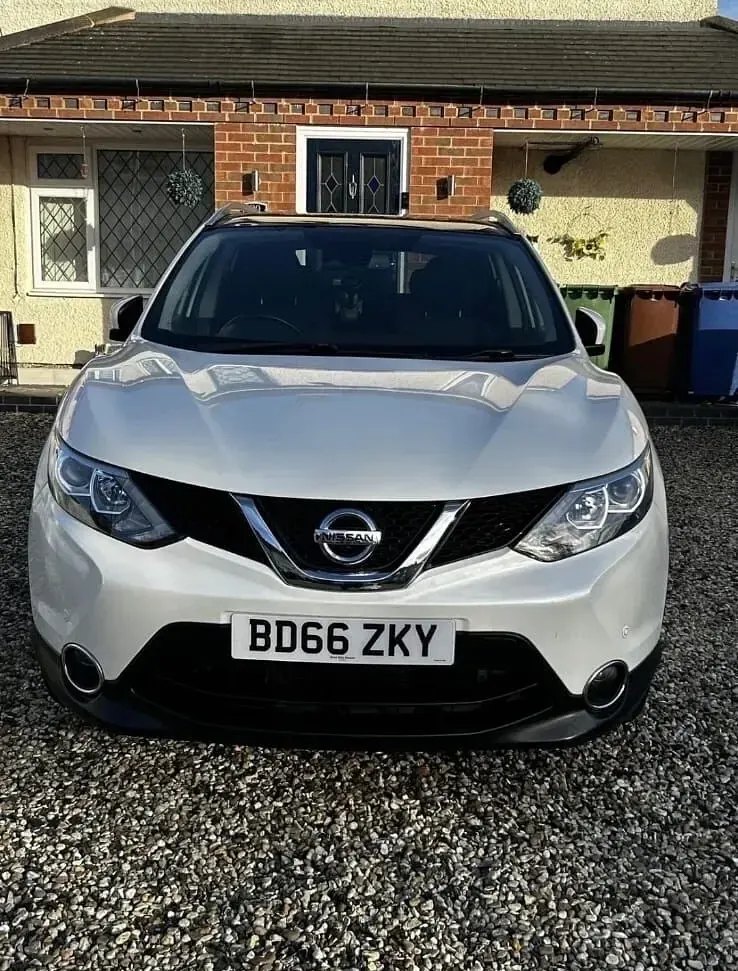 Used Nissan Qashqai N-Connecta 2016 White SUV
