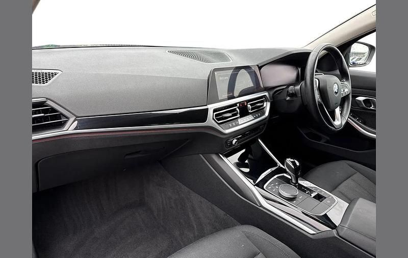 Used BMW 318 Comfort Edition 147 HP (108 kW) 2022 Black Sedan