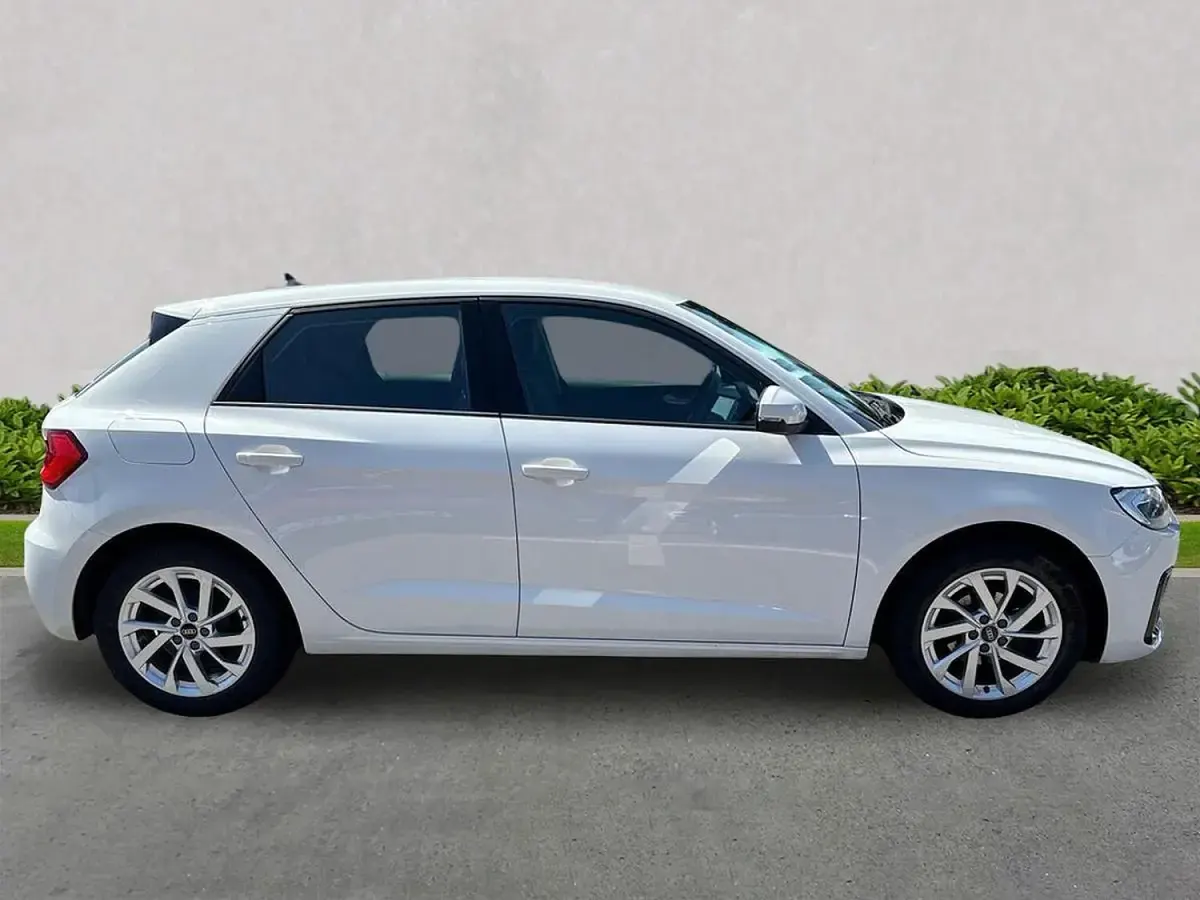 Used Audi A1 Sportback Sport 95 HP (69 kW) 2023 White Hatchback