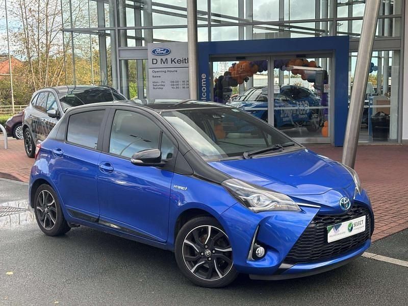 Blue/black Used 2017 Toyota Yaris Hybrid Hatchback | £11,400 (Fair price) - Image 1/4
