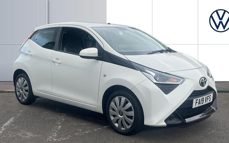 White Used 2019 Toyota Aygo X-play Hatchback | £6,941 (Good price) - Image 1/4