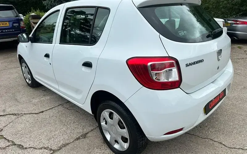 Used Dacia Sandero Ambiance 75 HP (55 kW) 2013 White Hatchback