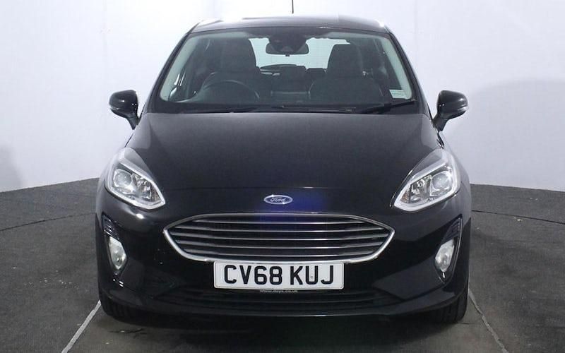 Usado Ford Fiesta Zetec 101 HP (74 kW) 2018 Preto Citadino