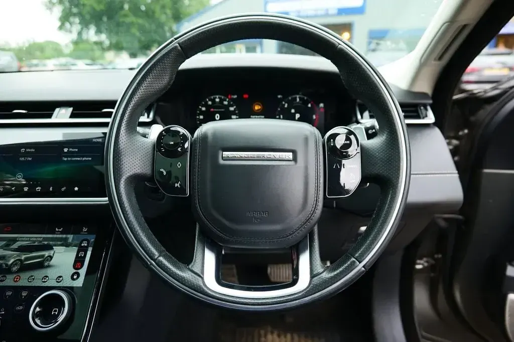 Used Land Rover Range Rover Velar HSE Dynamic 300 HP (220 kW) 2017 Silver SUV