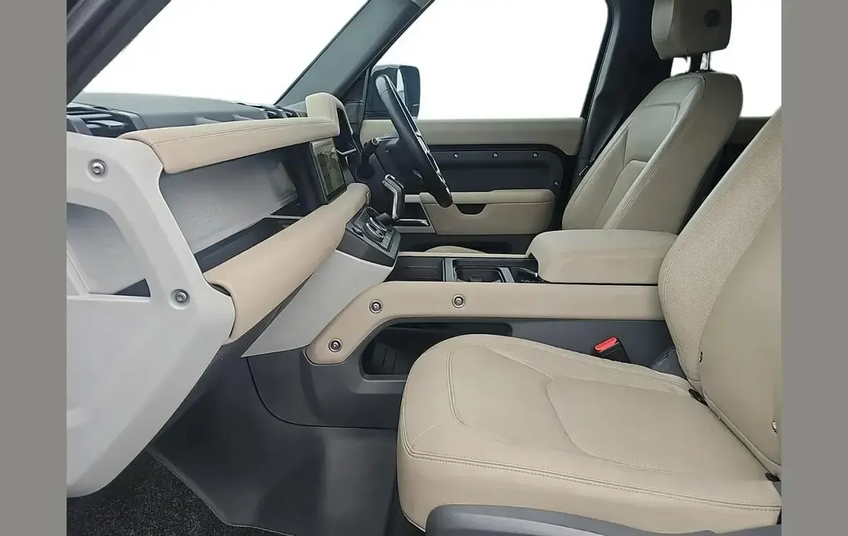 Używany Land Rover Defender 245 KM (180 kW) 2024 Czarny SUV