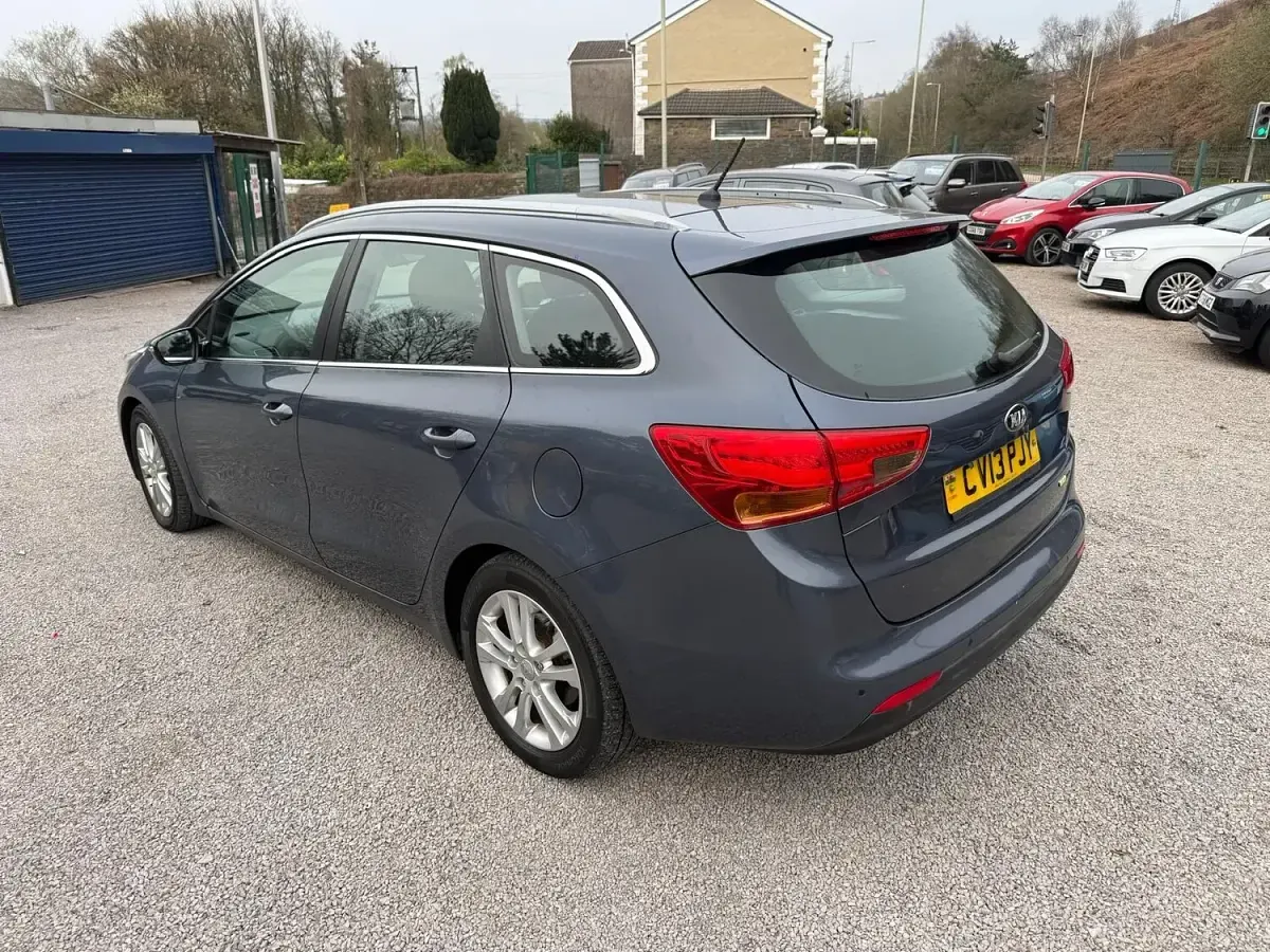 Used Kia Ceed 128 HP (94 kW) 2013 Blue Hatchback