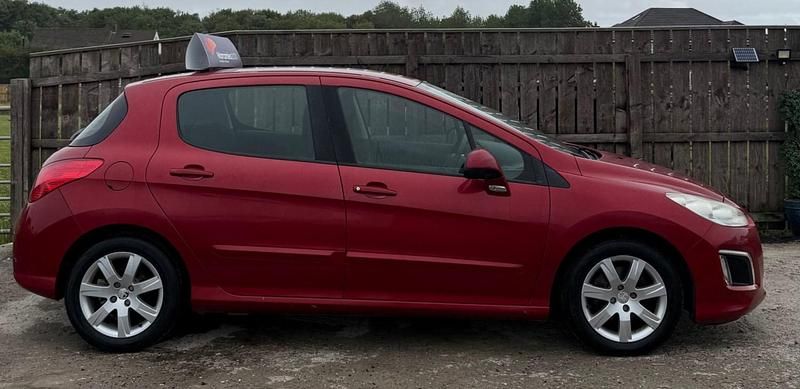 Used Peugeot 308 Active 92 HP (67 kW) 2012 Red Hatchback