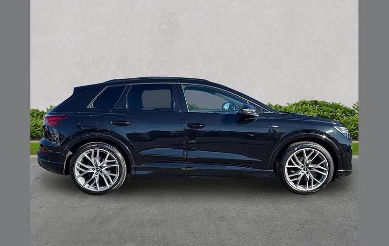 Used Audi Q4 e-tron Comfort 125 kW (170 HP) 2021 Black SUV
