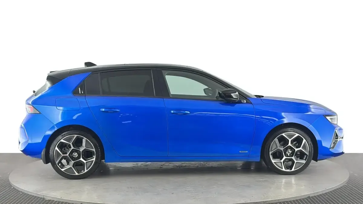 Used Vauxhall Astra Ultimate 130 HP (95 kW) 2022 Blue Hatchback