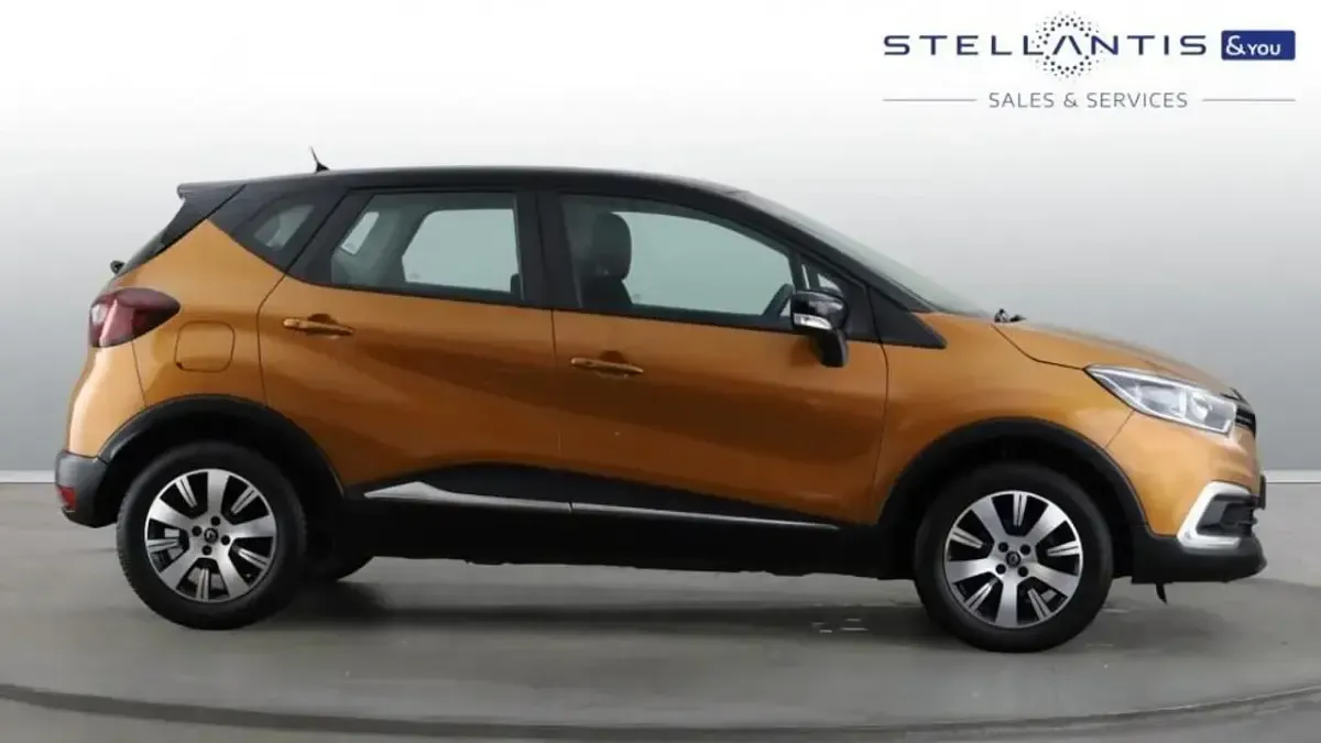 Used Renault Captur Play 89 HP (65 kW) 2020 Orange SUV