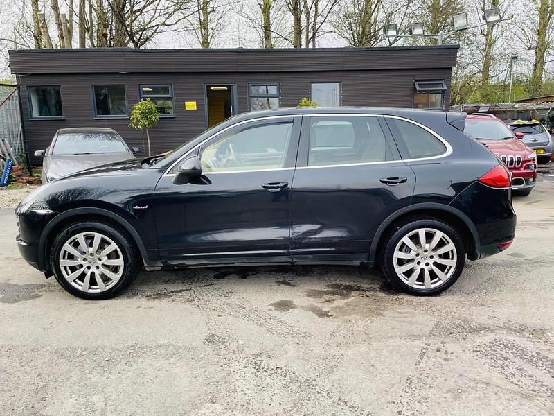 Used Porsche Cayenne 245 HP (180 kW) 2012 Black SUV