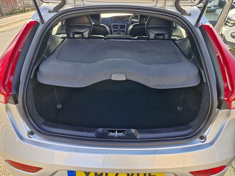 Usado Volvo V40 R-Design 120 HP (88 kW) 2017 Prateado Citadino